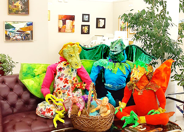 Picture Dragon Family on sofa
